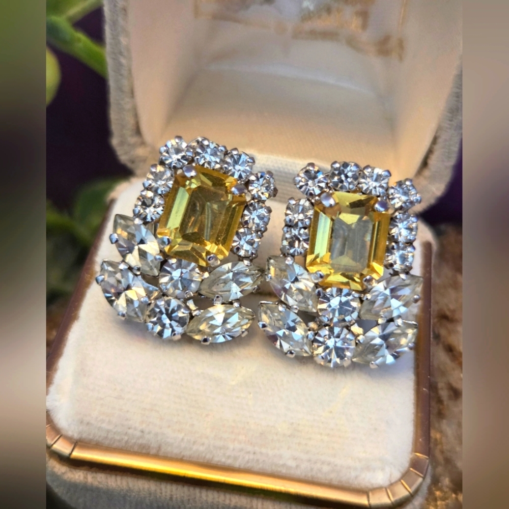 RARE FIND✨️ Stunning Vintage Authetic Christian Dior Germany 1970 Clip Earrings